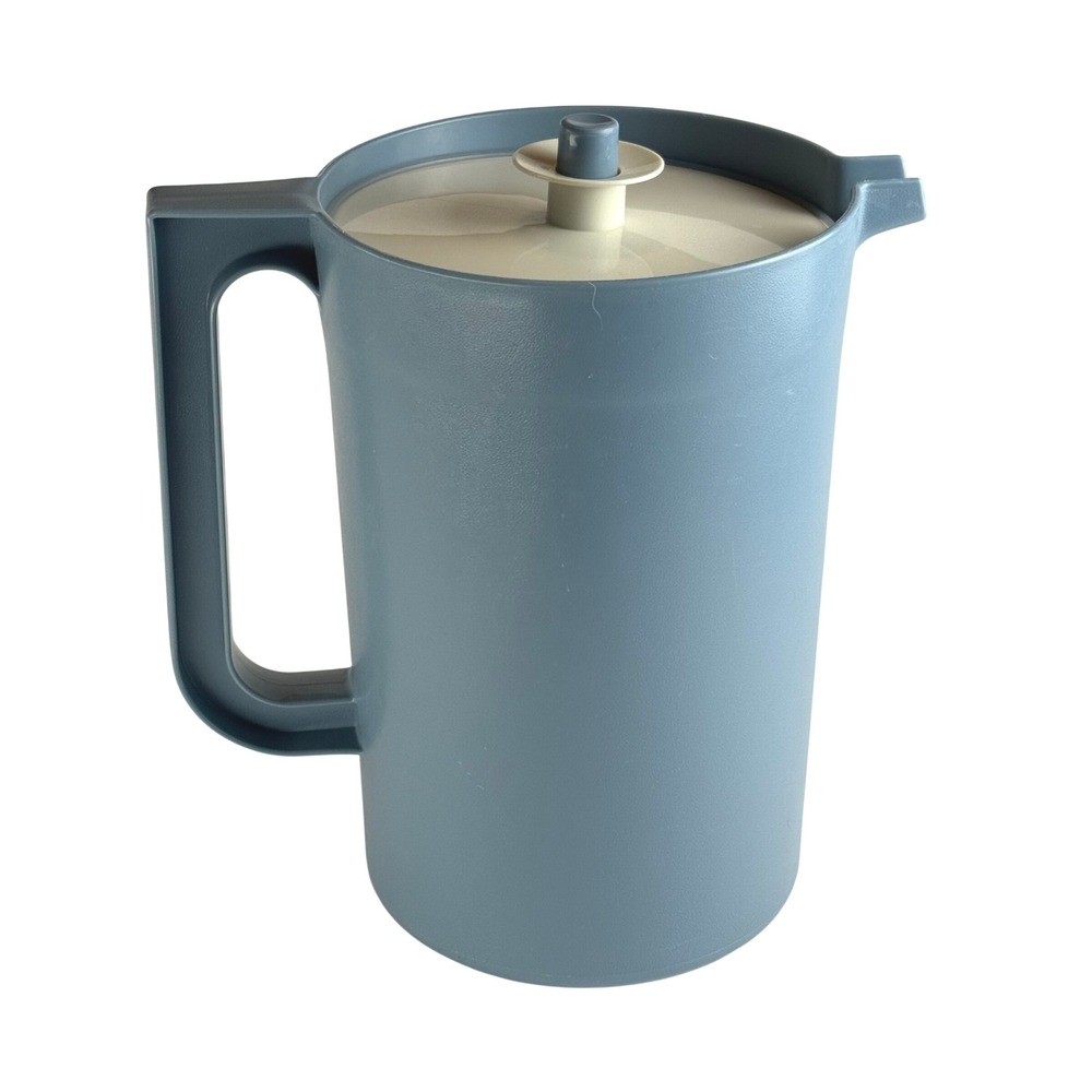 Vintage Tupperware Country Blue 1 Gallon Pitcher Push Button Lid 1416-2 USA